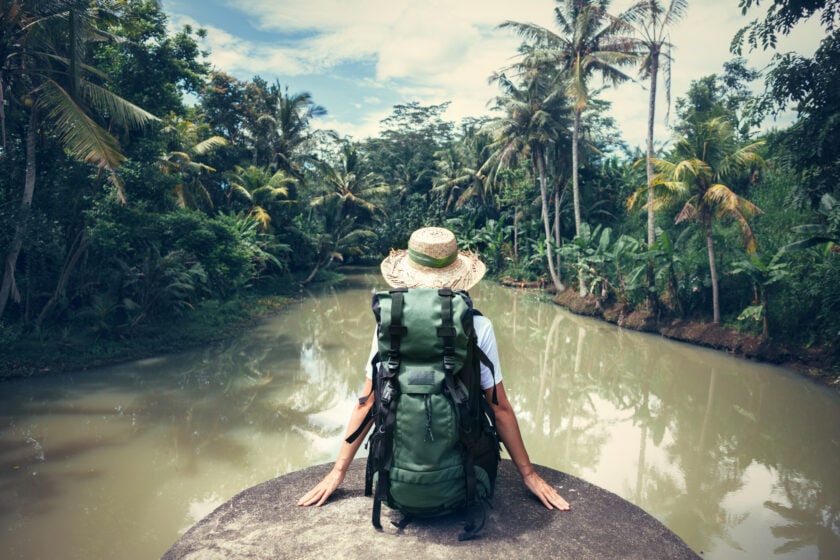 Image of traveler with backpack and eVolve credit card from DNCU